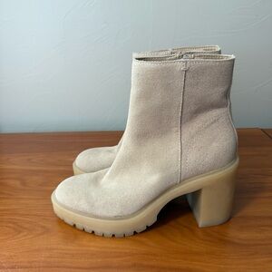NWOT Dolce Vita‎ Calea Lug Gum Sole Boot Suede Tan Sand Oatmeal Beige Chunky Zip